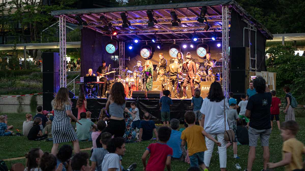 Livemusik der ETH Big Band verbreitete Festivalstimmung 