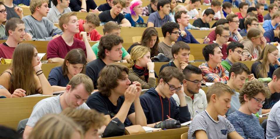 Vorlesung in einem der Physik-Hörsäle am Campus Hönggerberg der ETH Zürich